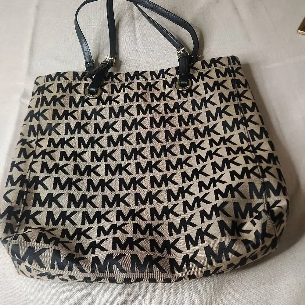 Michael Kors like new